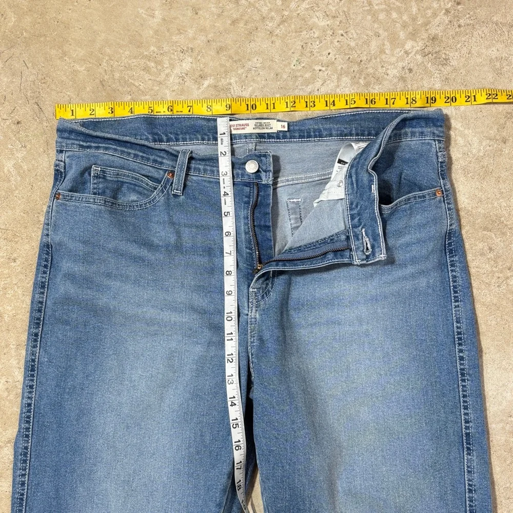Levi’s Vintage Relaxed Bootcut Blue Jeans Women’s Size 16 Zipper Fly Wide Leg